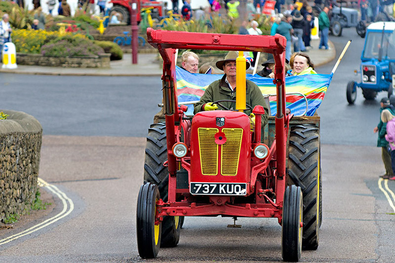 Vintage tractor run